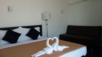 واي فاي مجانًا وملاءات أسرّة