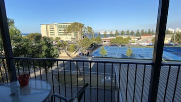Appartement, 2 slaapkamers | Uitzicht vanaf balkon
