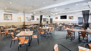 Lunch and dinner served - The Union Club Hotel (Colac)