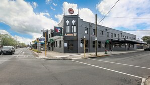 Front of property - The Union Club Hotel (Colac)