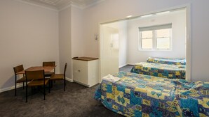 Hypo-allergenic bedding available, desk, WiFi (free), bed sheets - The Union Club Hotel (Colac)