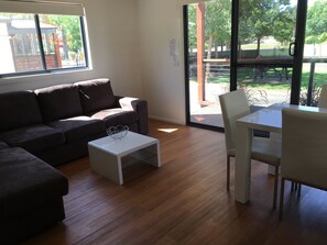 小屋, 公园景观 | 起居区 | 平板电视、乒乓球