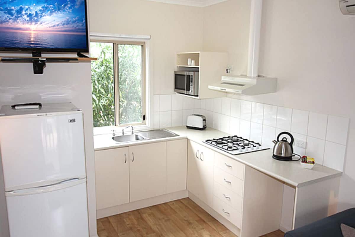 2 bedroom nature cabin | private kitchen | microwave, coffee/tea maker, electric kettle