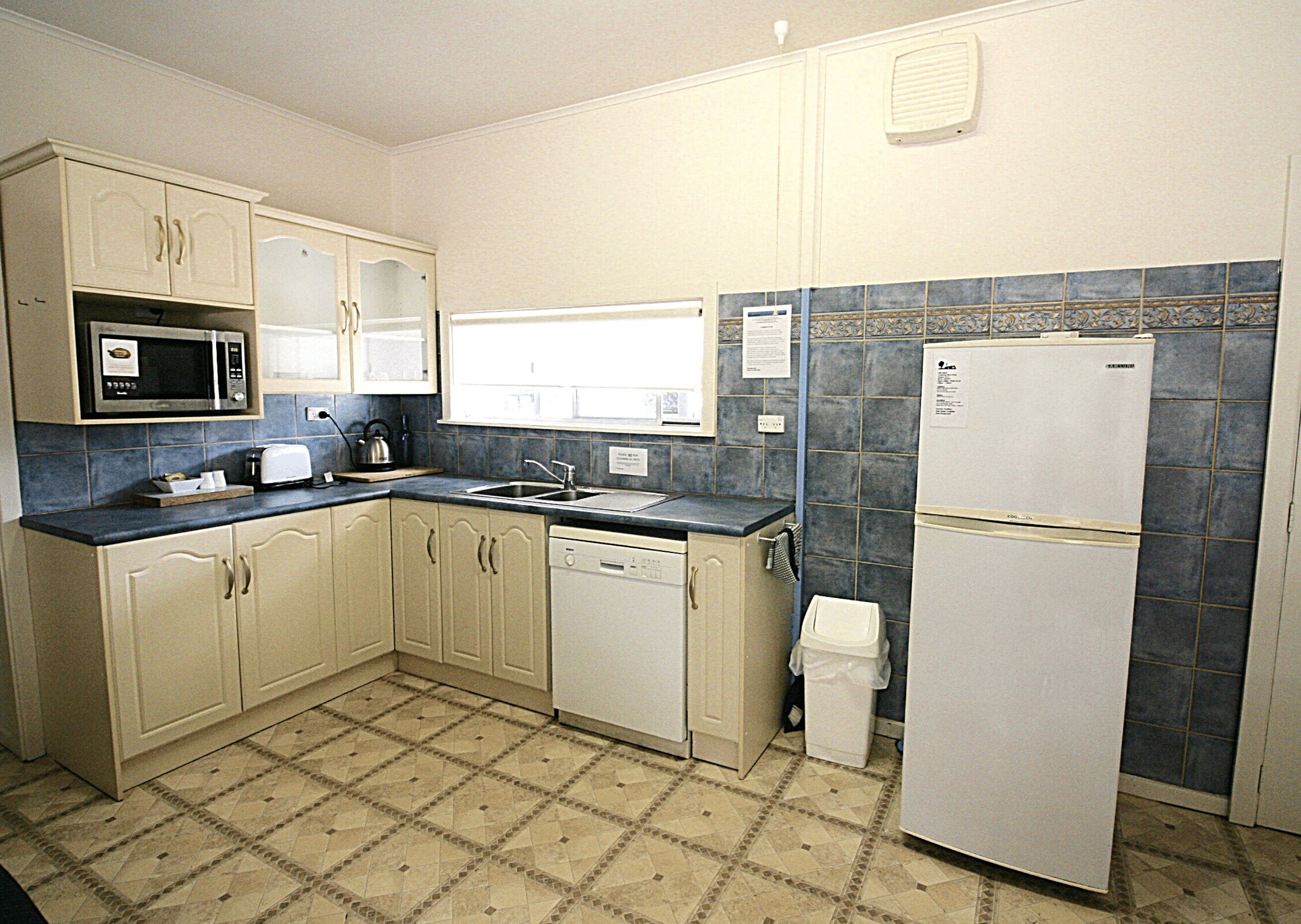 2 bedroom unit (1 queen and 1 triple bunk beds) | private kitchen | microwave, coffee/tea maker, electric kettle