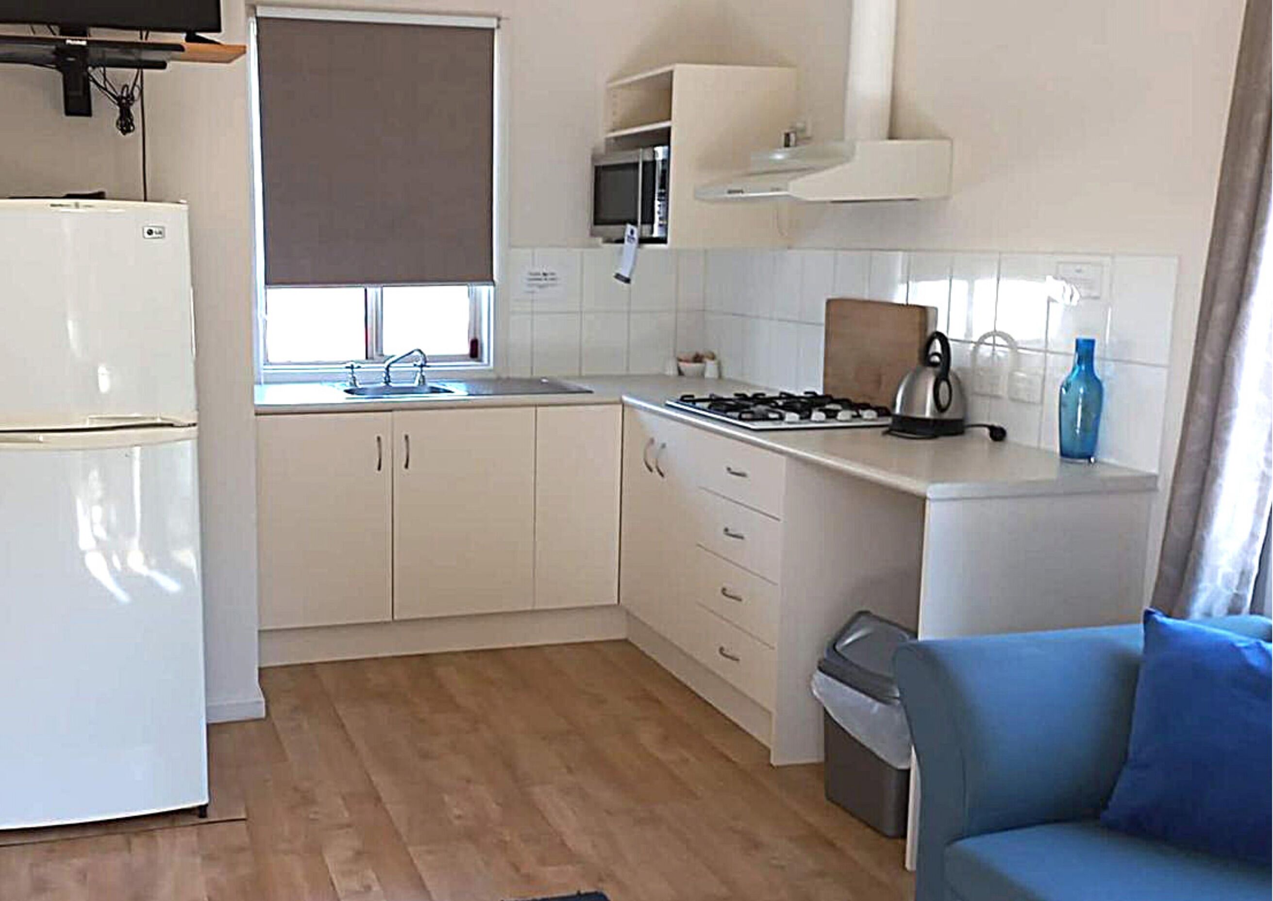 2 bedroom nature cabin | private kitchen | microwave, coffee/tea maker, electric kettle