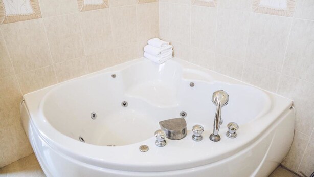 Deep-soaking bathtub - Dream Villas by Walking Street Pattaya (Pattaya)