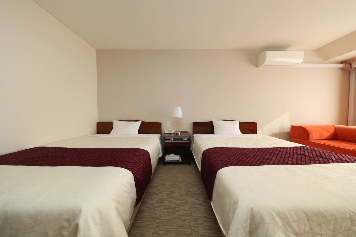 premium bedding, down duvets, minibar, desk