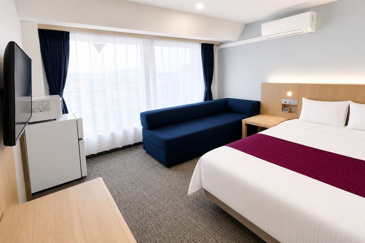Sängtillbehör av högsta kvalitet, duntäcken, minibar och skrivbord