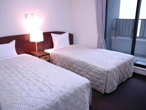 A hotel room with two beds, a nightstand with a lamp, and a view of the outside. - Tachikawa Urban Hotel Main (Tachikawa)