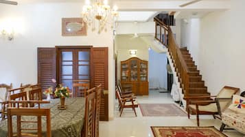 Check-in/check-out kiosk