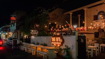 Fachada del alojamiento - Noche