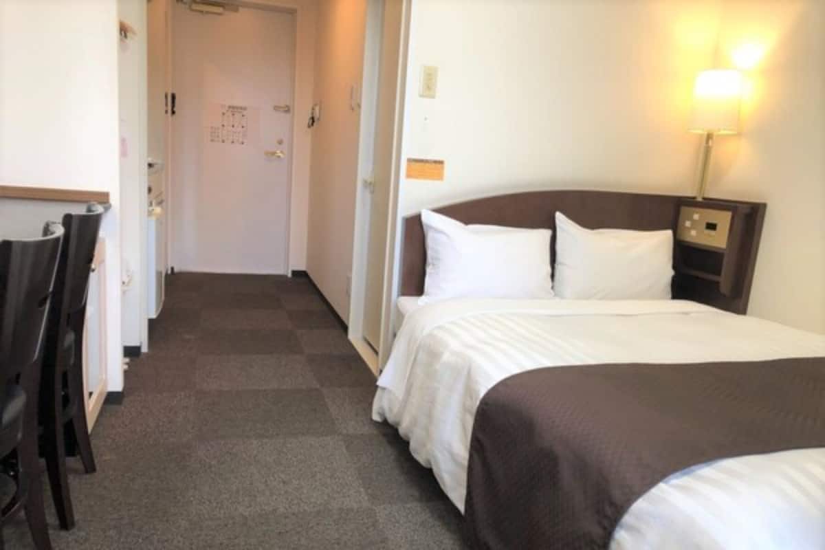 Tweepersoonskamer (Small Double Bed) | Een bureau, gratis wifi, beddengoed