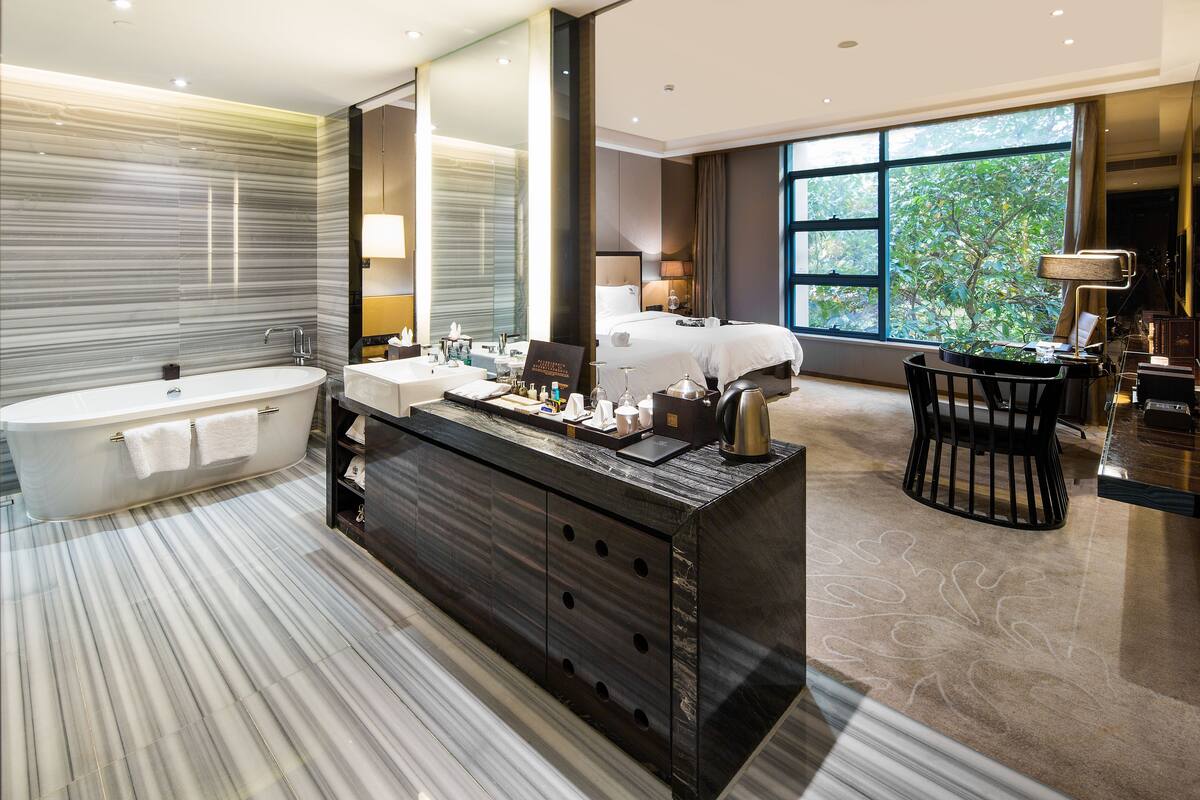 Garden View Twin Room | Premium bedding, minibar, in-room safe, desk