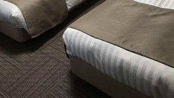 Escritorio, wifi gratis y ropa de cama