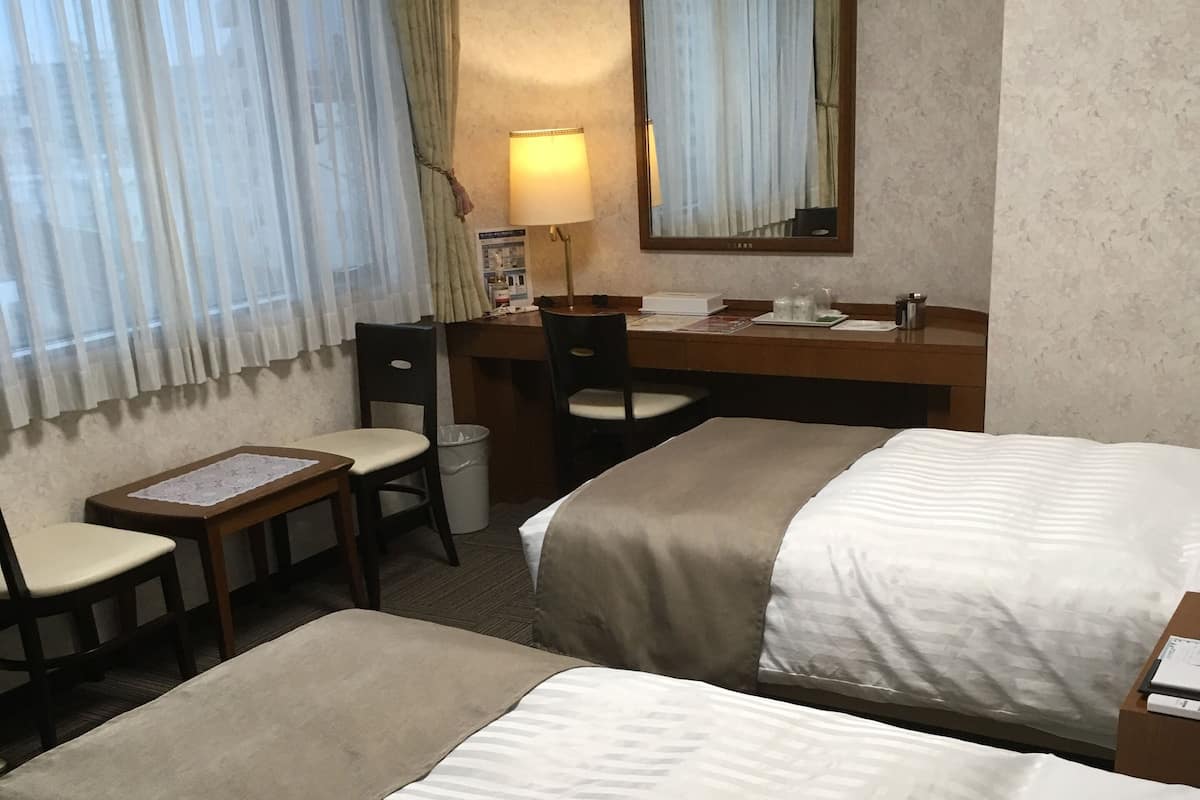 Non-Smoking Twin Room | Desk, free WiFi, bed sheets