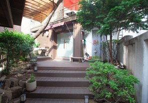 Front of property - Jeong House (Seoul)