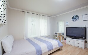 Family Quadruple Room, Shared Bathroom | Soundproofing, iron/ironing board, free WiFi, bed sheets