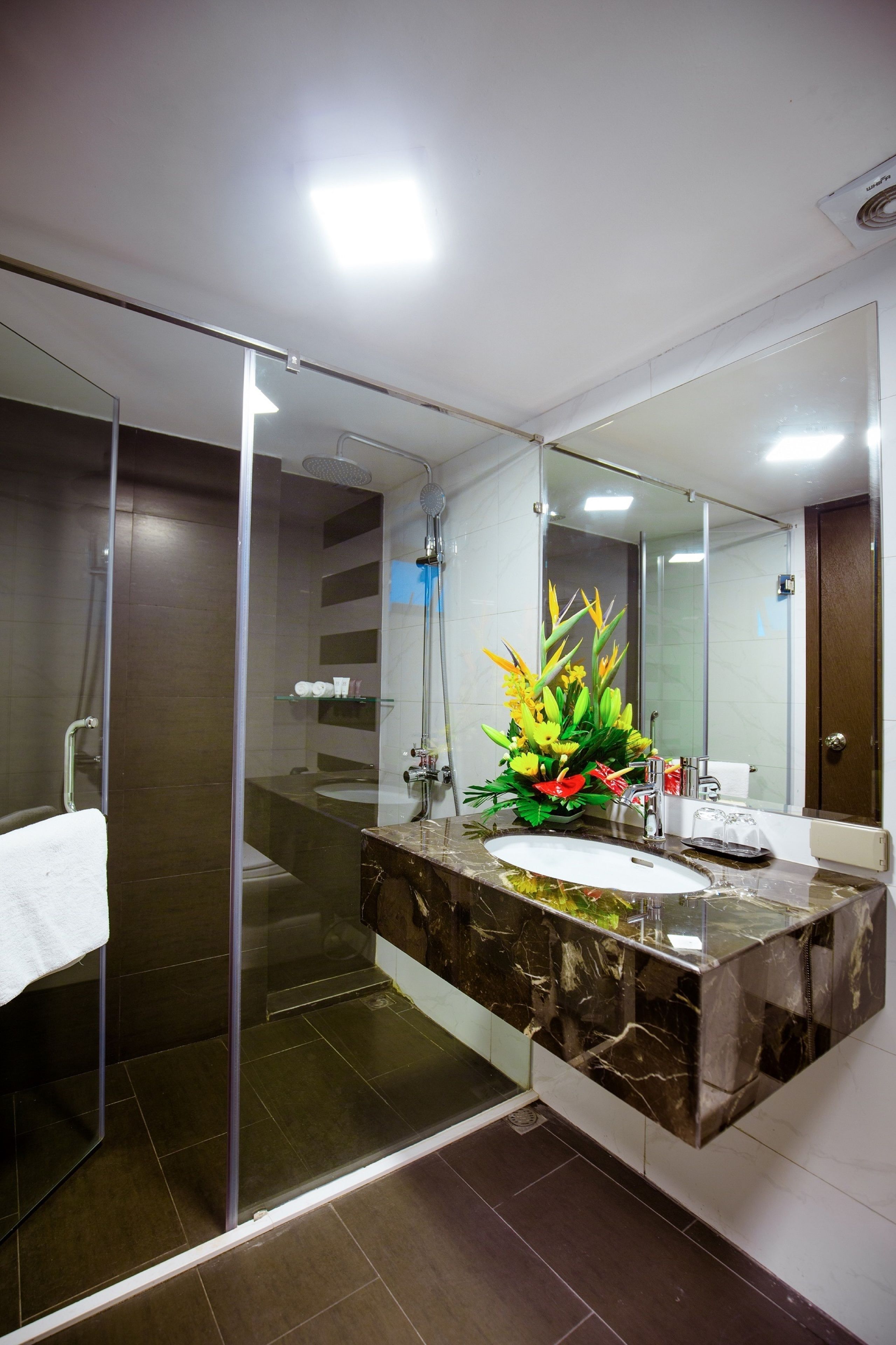 family room | bathroom | combined shower/bathtub, hydromassage showerhead, designer toiletries