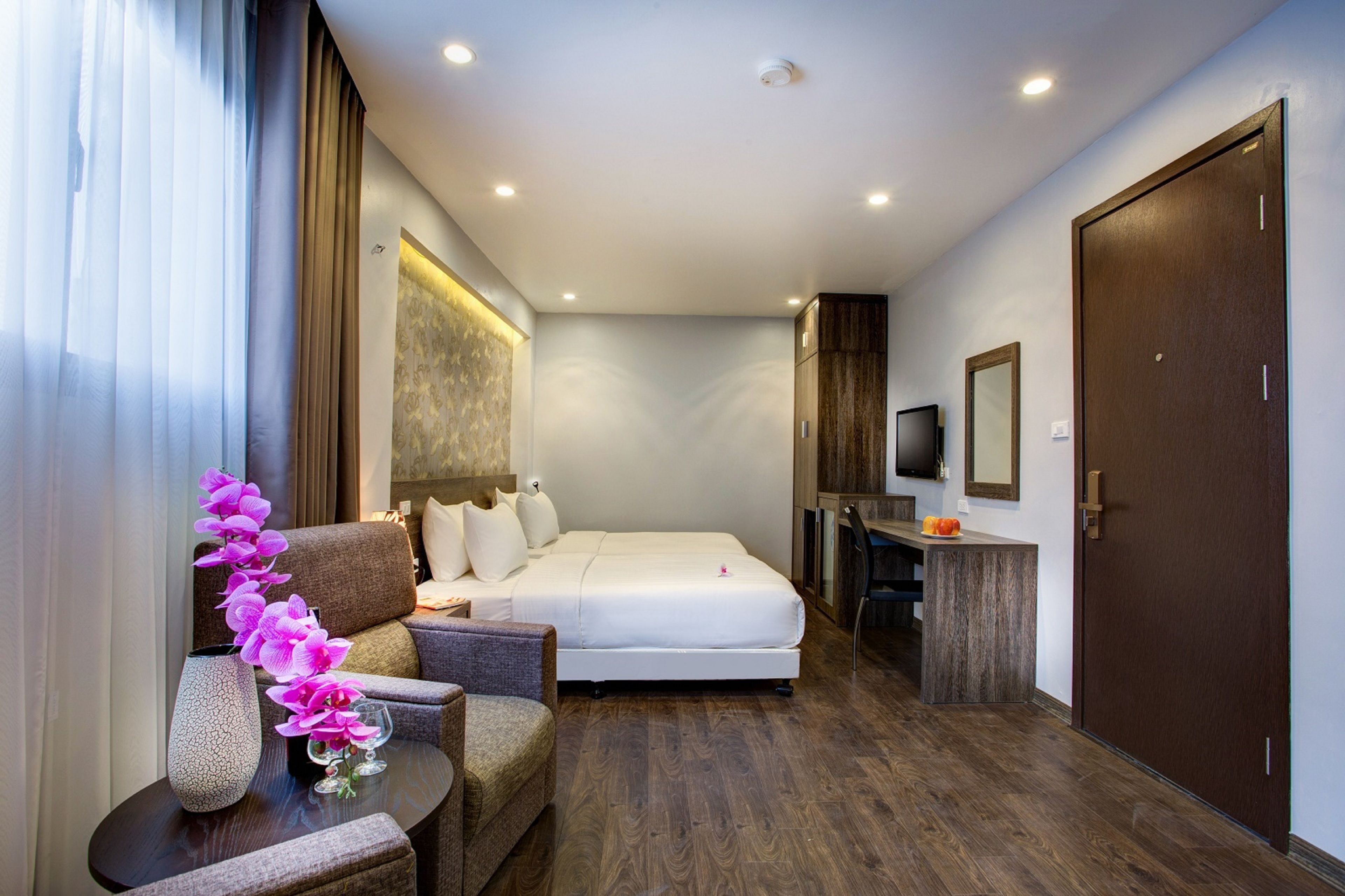 1 bedroom, premium bedding, pillow-top beds, minibar