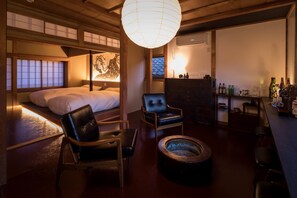 Traditional House | 2 bedrooms, hypo-allergenic bedding, down comforters, pillowtop beds