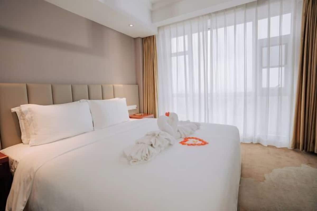 Minibar, in-room safe, desk, blackout drapes