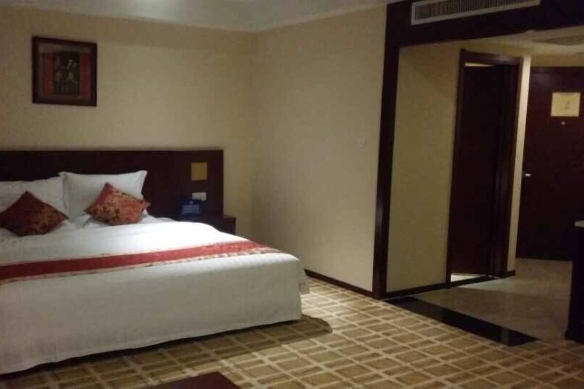 Minibar, in-room safe, desk, blackout drapes