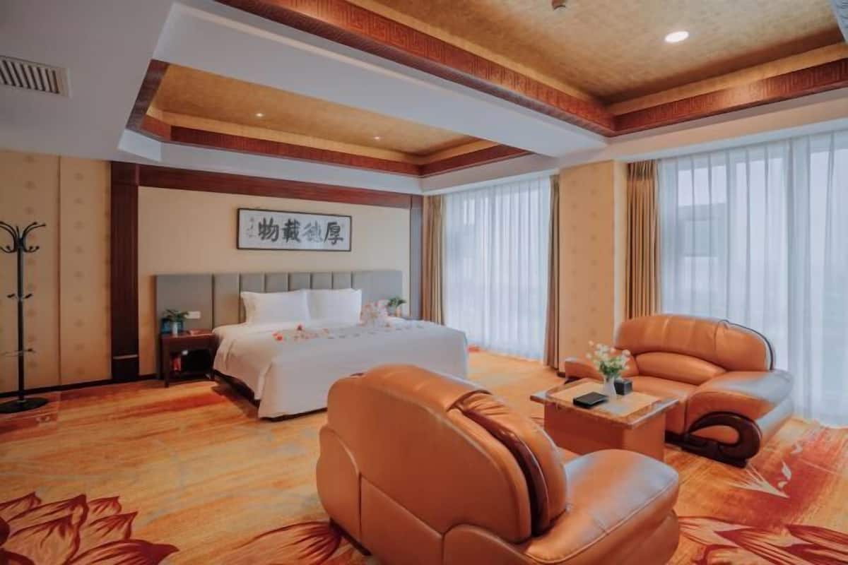 Minibar, in-room safe, desk, blackout drapes