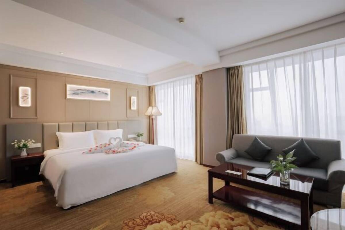Minibar, in-room safe, desk, blackout drapes