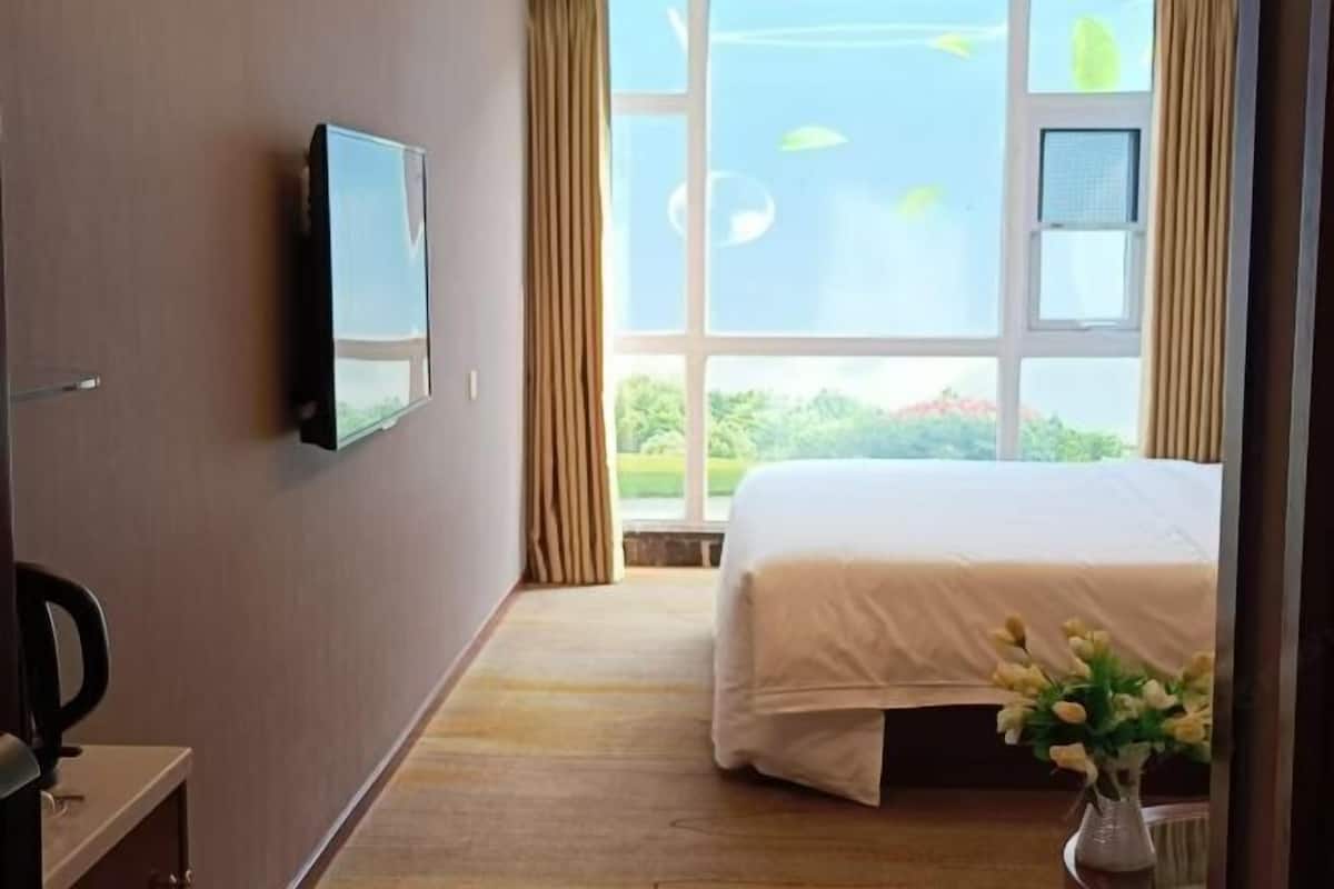 Minibar, in-room safe, desk, blackout drapes