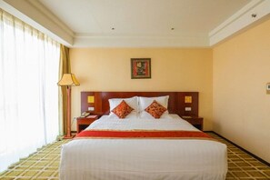 Minibar, caja fuerte, escritorio y cortinas opacas