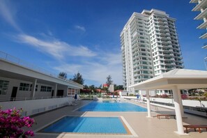 Outdoor pool - Imperial Suites Miri (Miri)