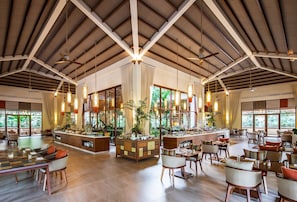2 restaurants, breakfast, lunch served; local and international cuisine