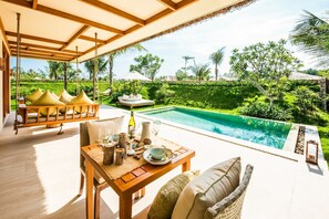 2 nhà hàng, phục vụ bữa sáng, bữa trưa, món địa phương và quốc tế 