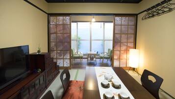 Traditional Townhome, Non Smoking | 2 bedrooms, desk, blackout drapes, free WiFi