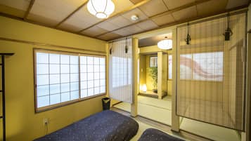 2 bedrooms, desk, blackout drapes, free WiFi