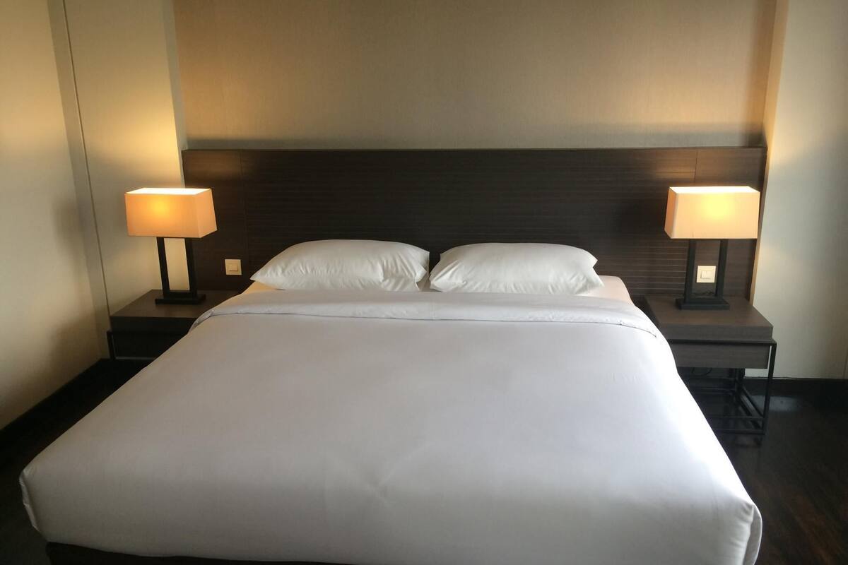 Bureau, rideaux occultants, Wi-Fi gratuit, draps fournis