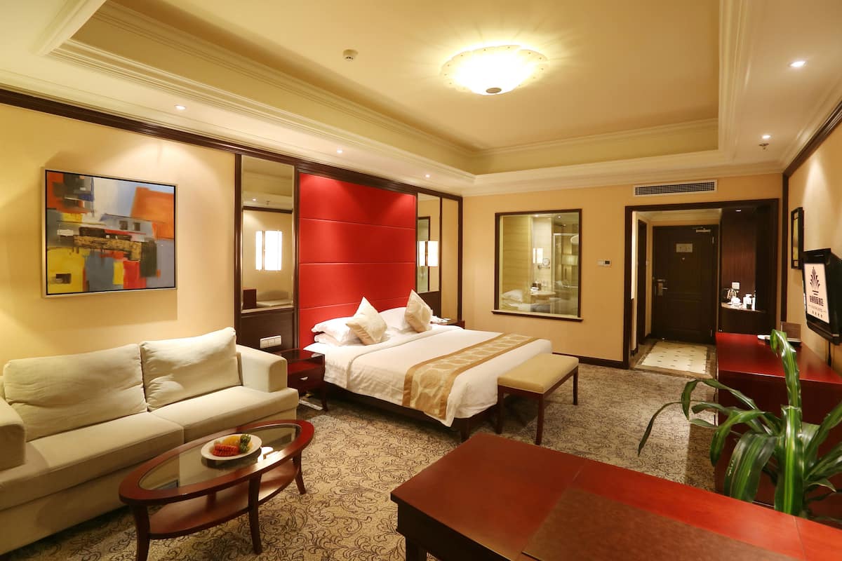 Minibar, in-room safe, desk, blackout curtains