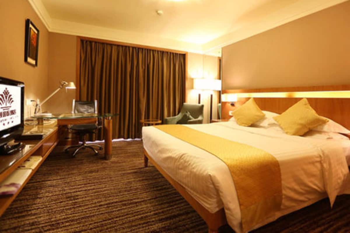 Minibar, in-room safe, desk, blackout curtains