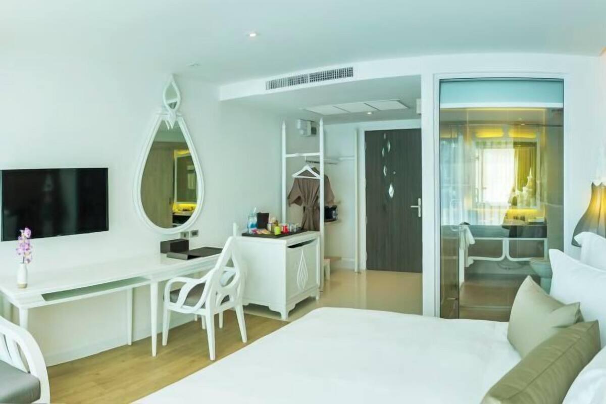 In-room safe, desk, blackout curtains, free WiFi