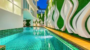 Outdoor pool, pool loungers