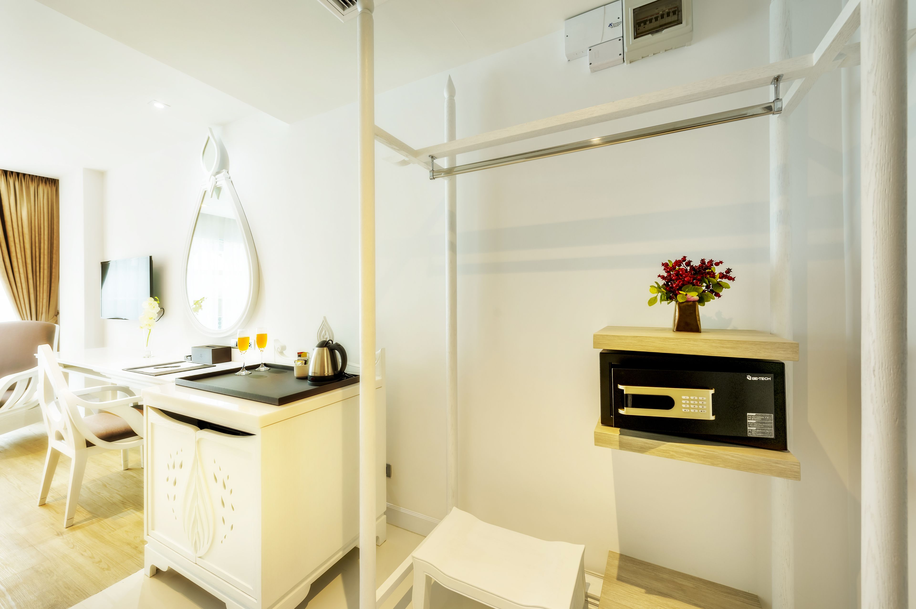 hollywood twin room  | room amenity