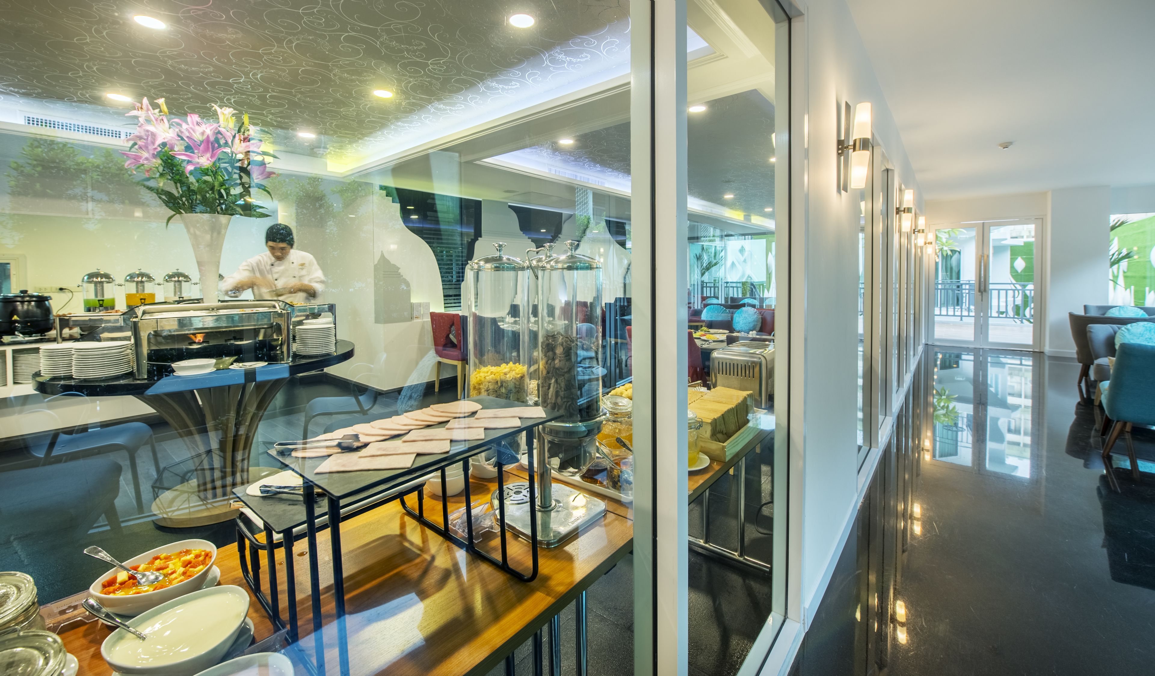 daily buffet breakfast (thb 300 per person)