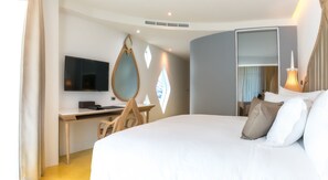 Deluxe with Balcony  | 객실 내 금고, 책상, 암막 커튼, 무료 WiFi