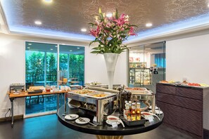 Desayuno buffet todos los días (con cargo) 