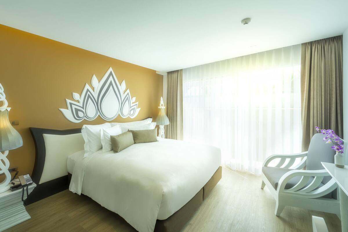 In-room safe, desk, blackout curtains, free WiFi