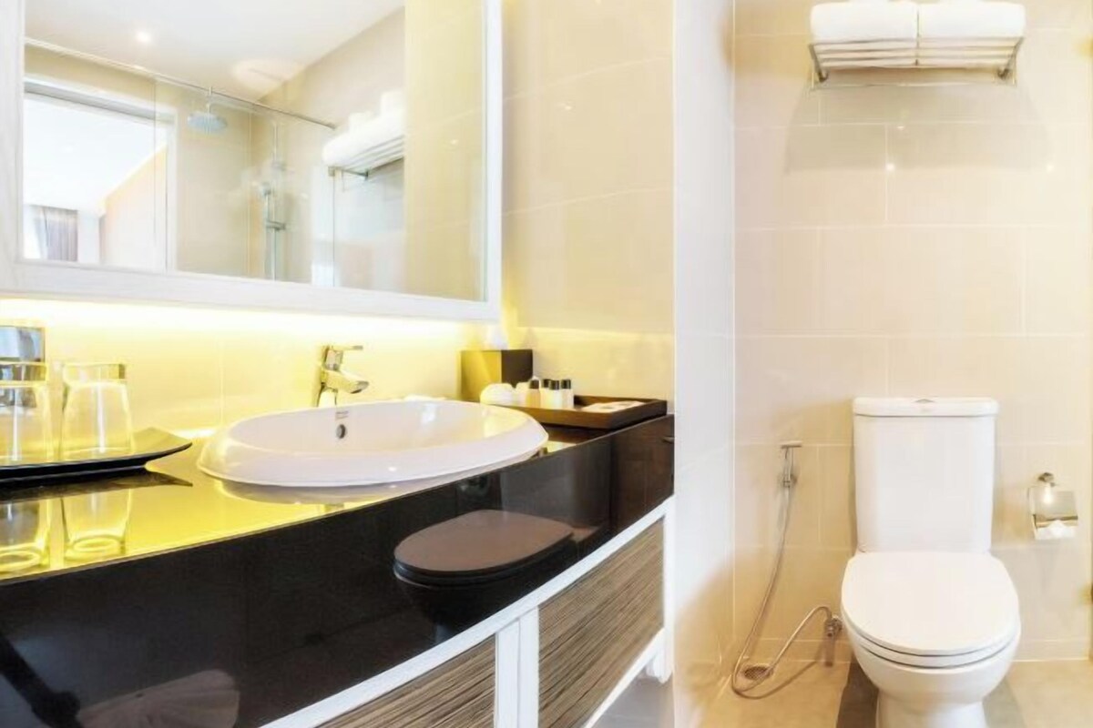 Bathroom | Shower, rainfall showerhead, free toiletries, hair dryer