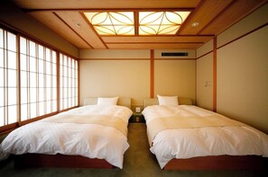 Hitenkan: Japanese-Style Room with Twin Beds | In-room safe, free WiFi, bed sheets - Kotohira Onsen Kotosankaku (Kotohira)