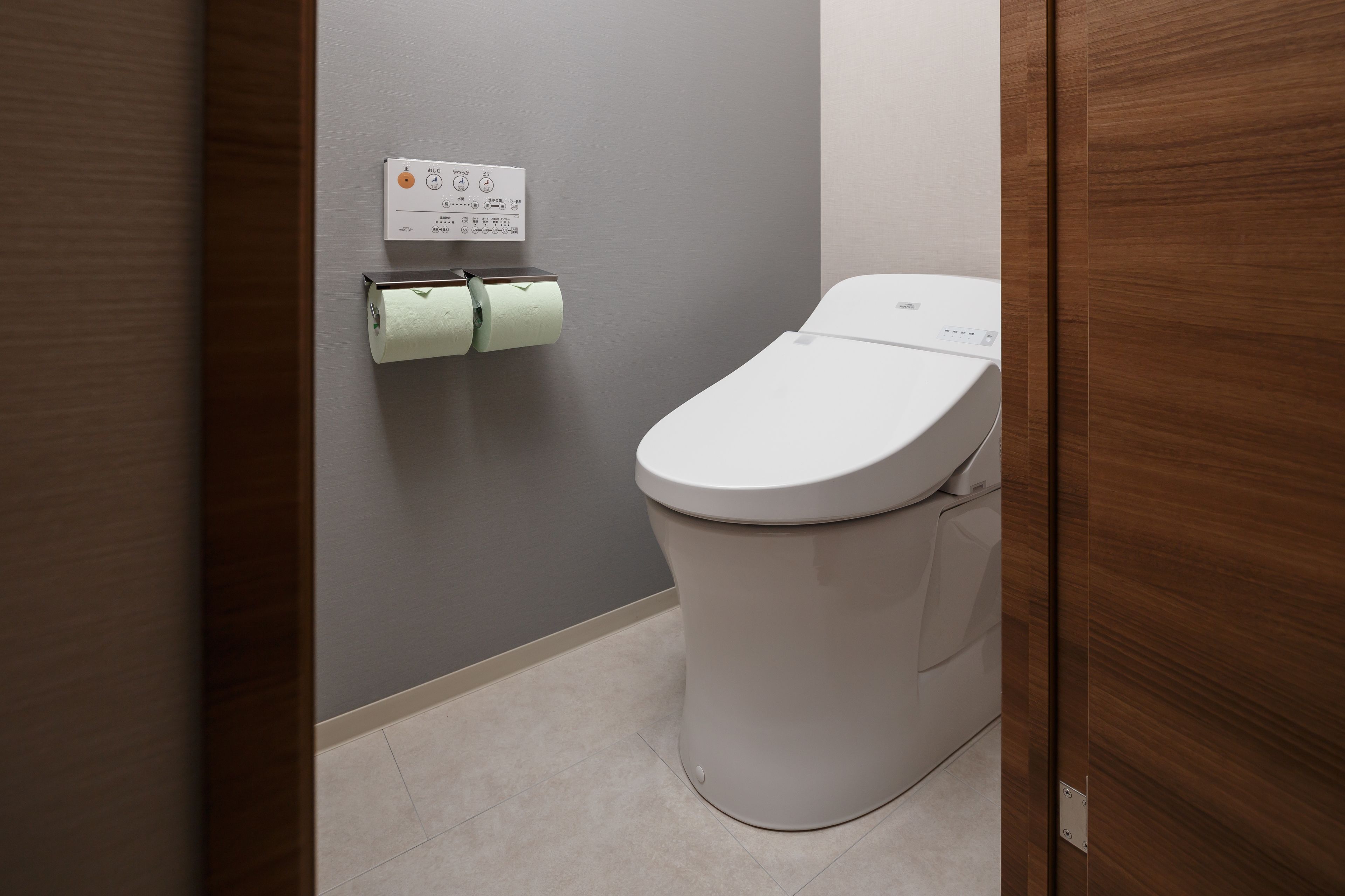 separate bathtub and shower, free toiletries, hair dryer, slippers