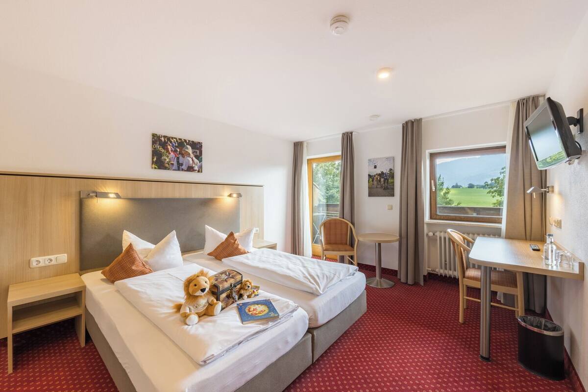 family studio, 2 bedrooms | in-room safe, individually decorated, individually furnished, desk