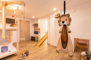 Suite | In-room safe, individually decorated, individually furnished, desk